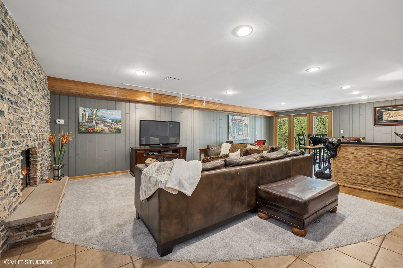 184 A River Road, Lake Barrington, IL 60010