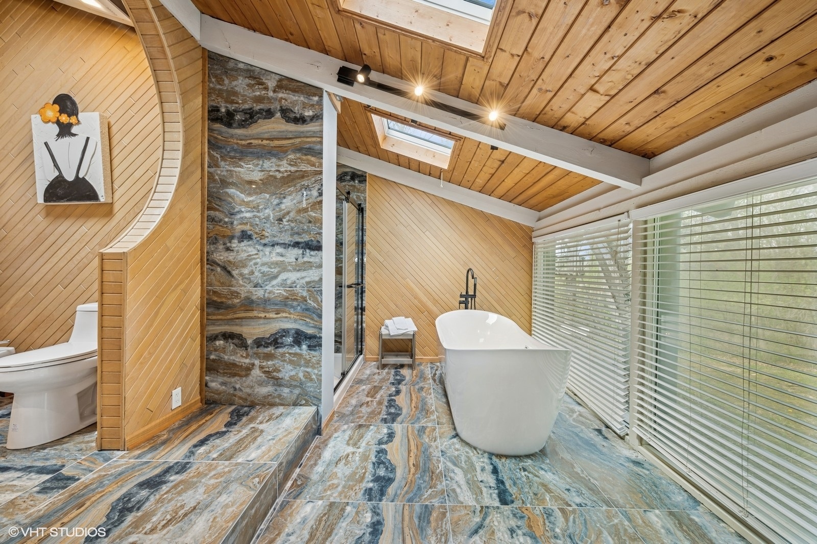 184 A River Road, Lake Barrington, IL 60010