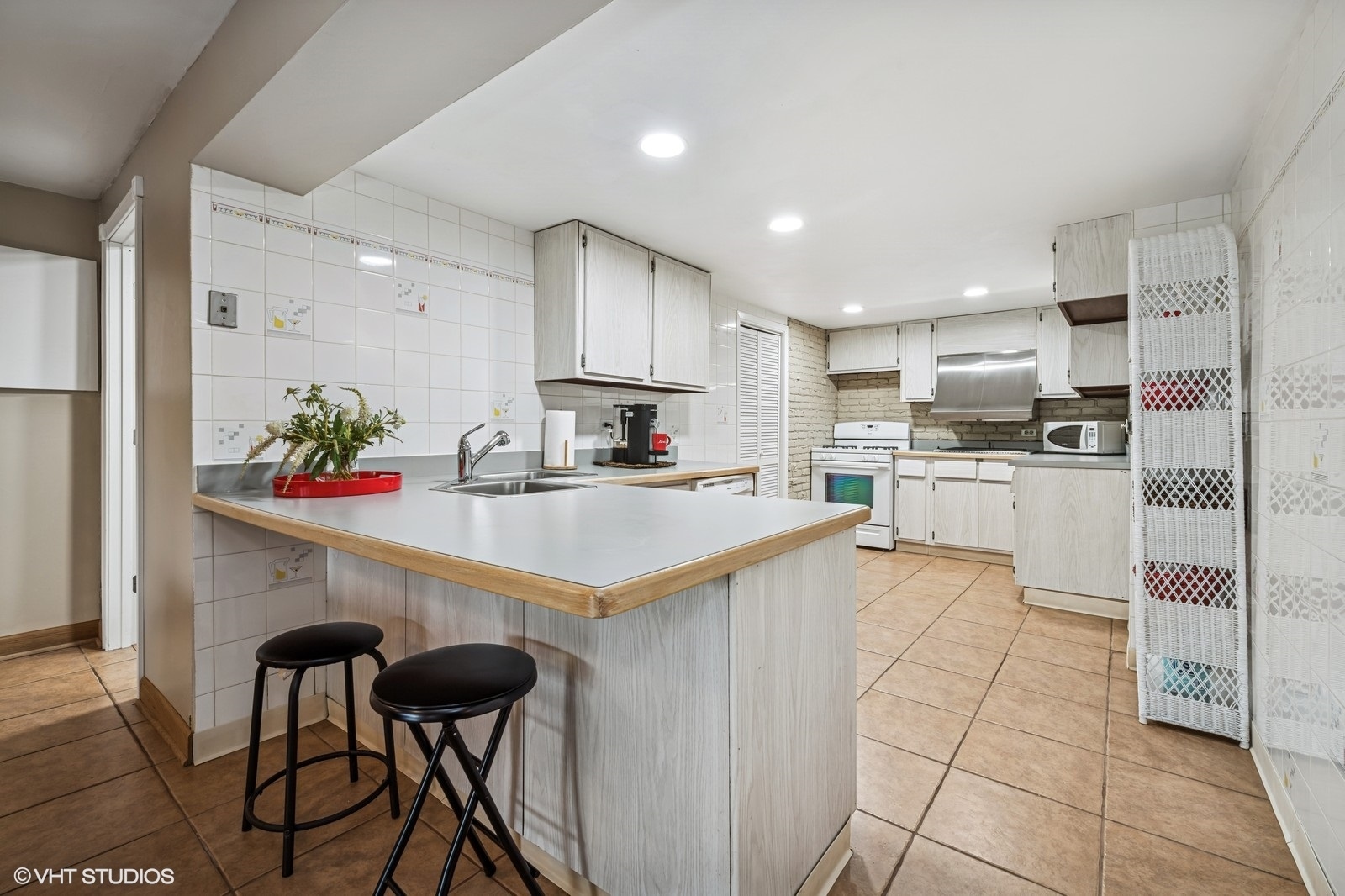 184 A River Road, Lake Barrington, IL 60010