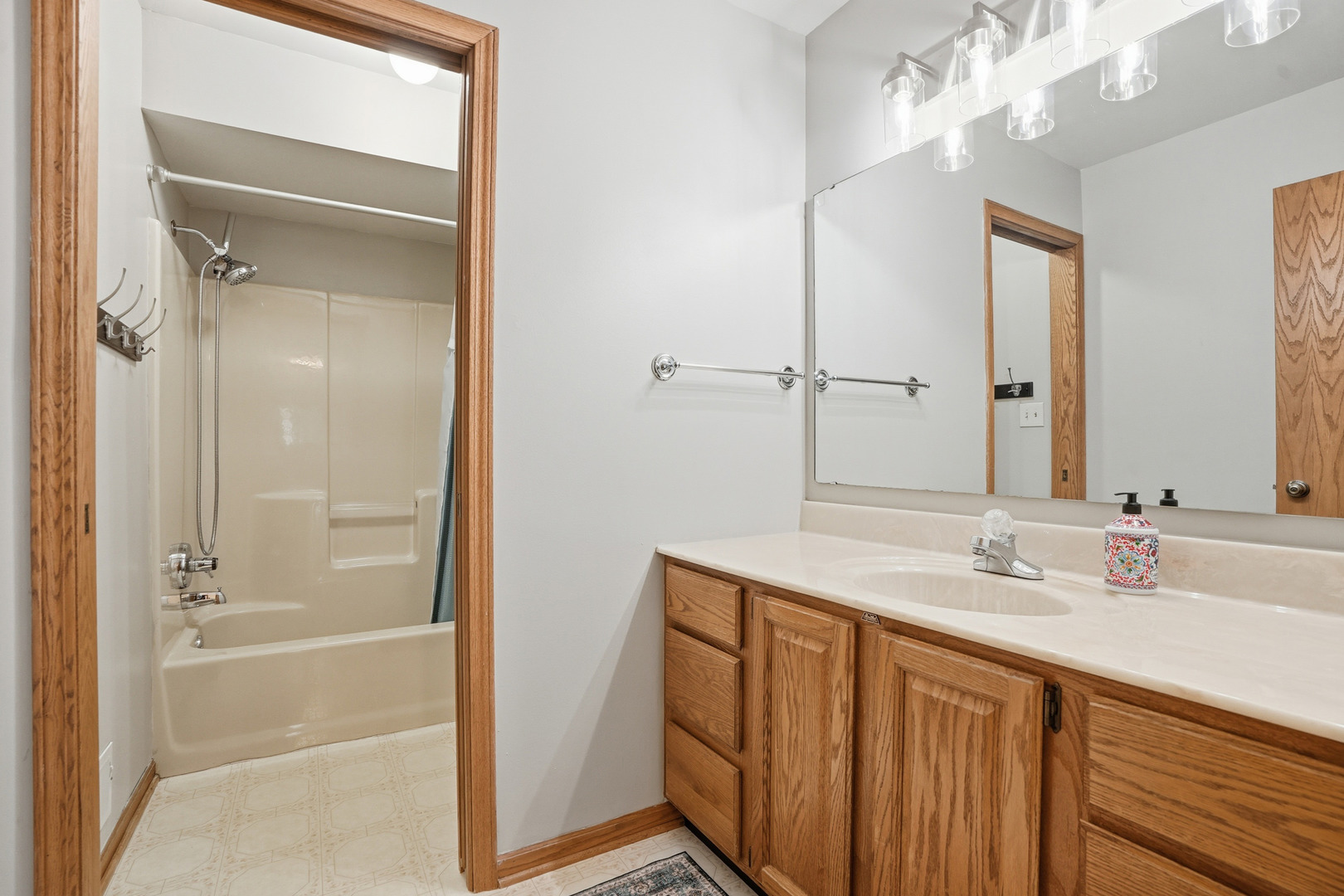 18328 Country Lane, Lansing, IL 60438