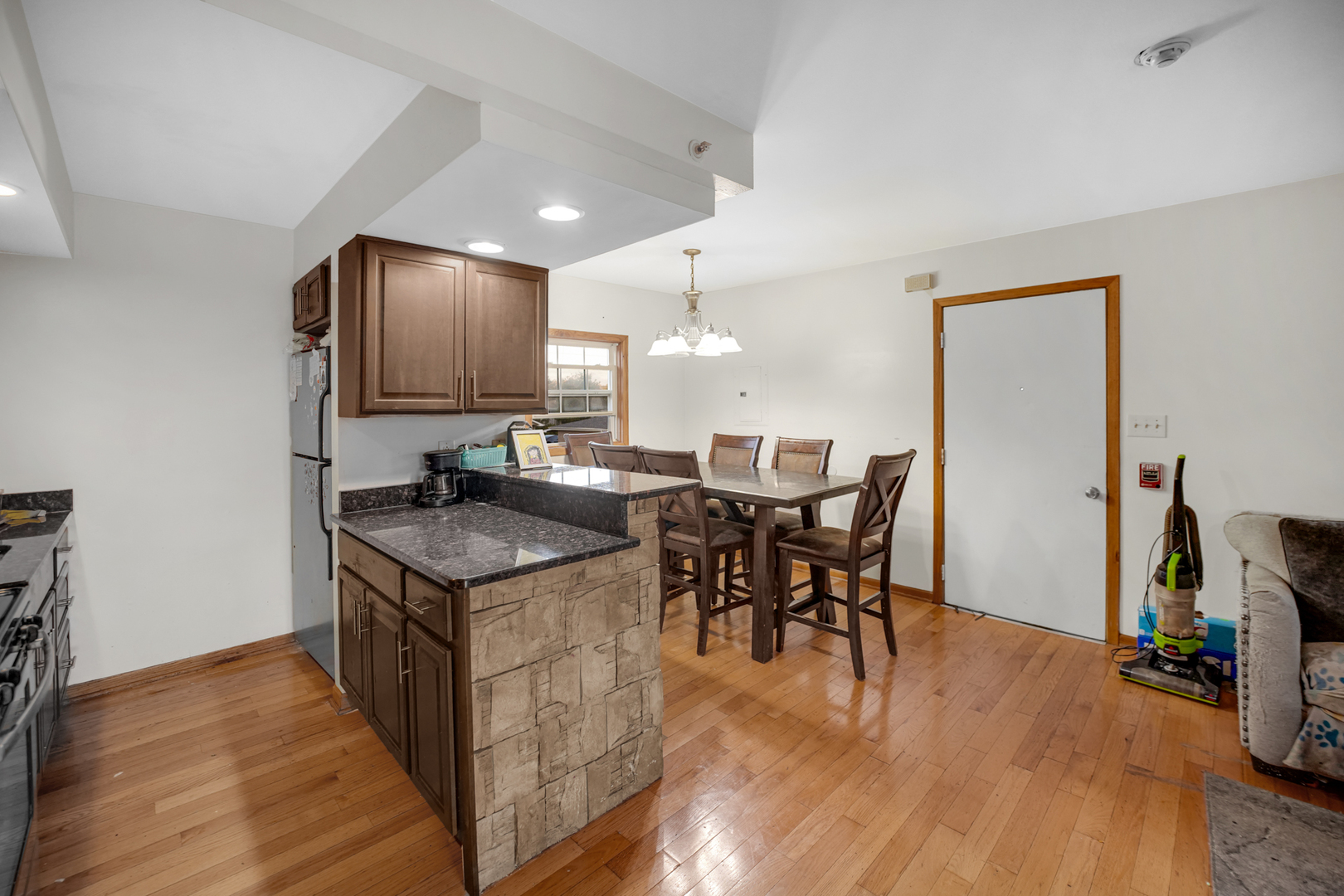 8845 W 75th Street, Justice, IL 60458