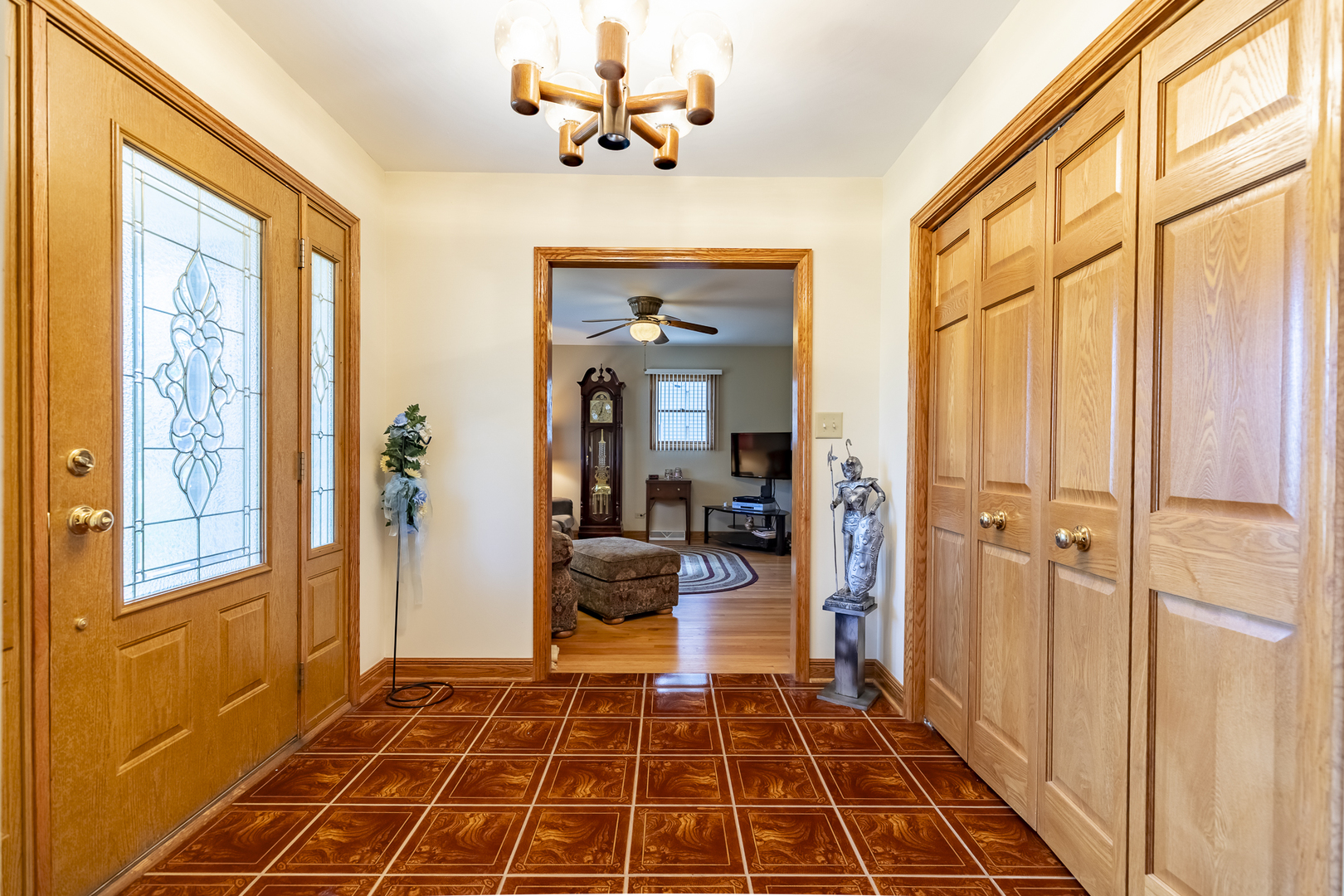 18622 Burnham Avenue, Lansing, IL 60438