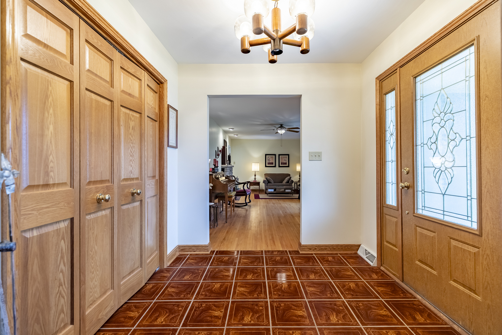 18622 Burnham Avenue, Lansing, IL 60438