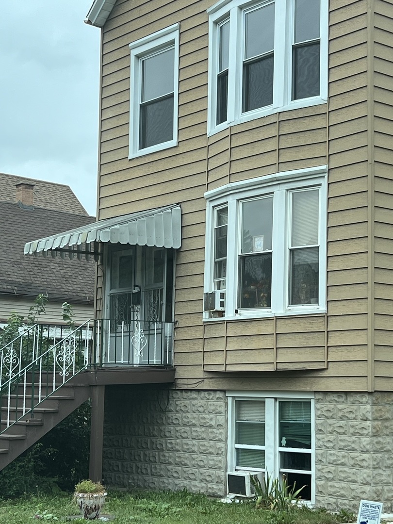 4555 S Francisco Avenue, Chicago, IL 60632