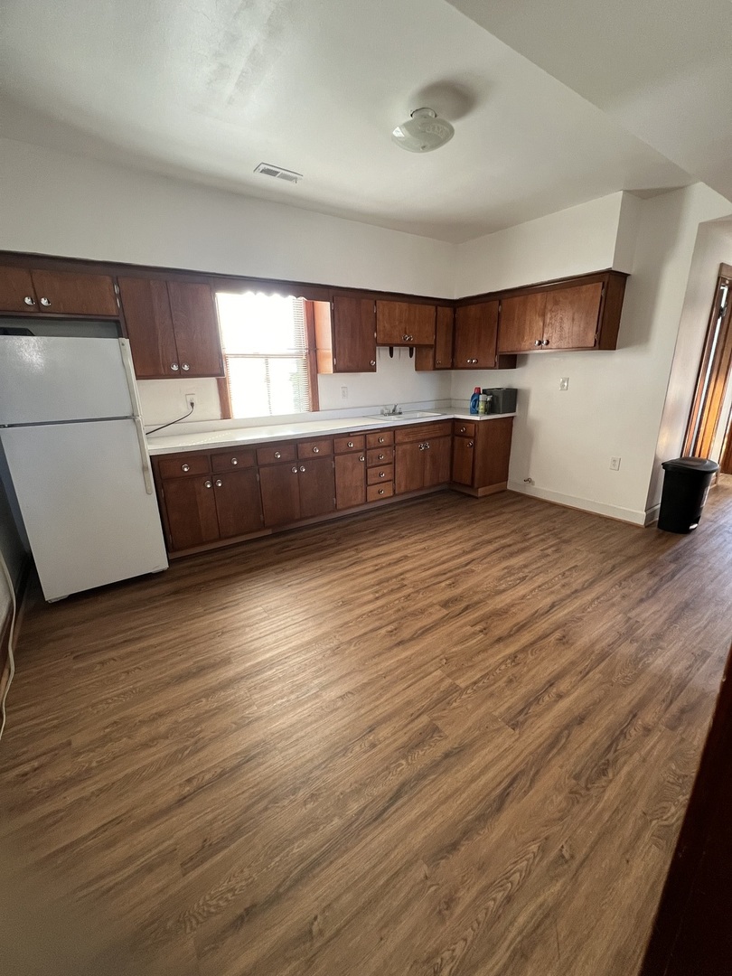 4555 S Francisco Avenue, Chicago, IL 60632