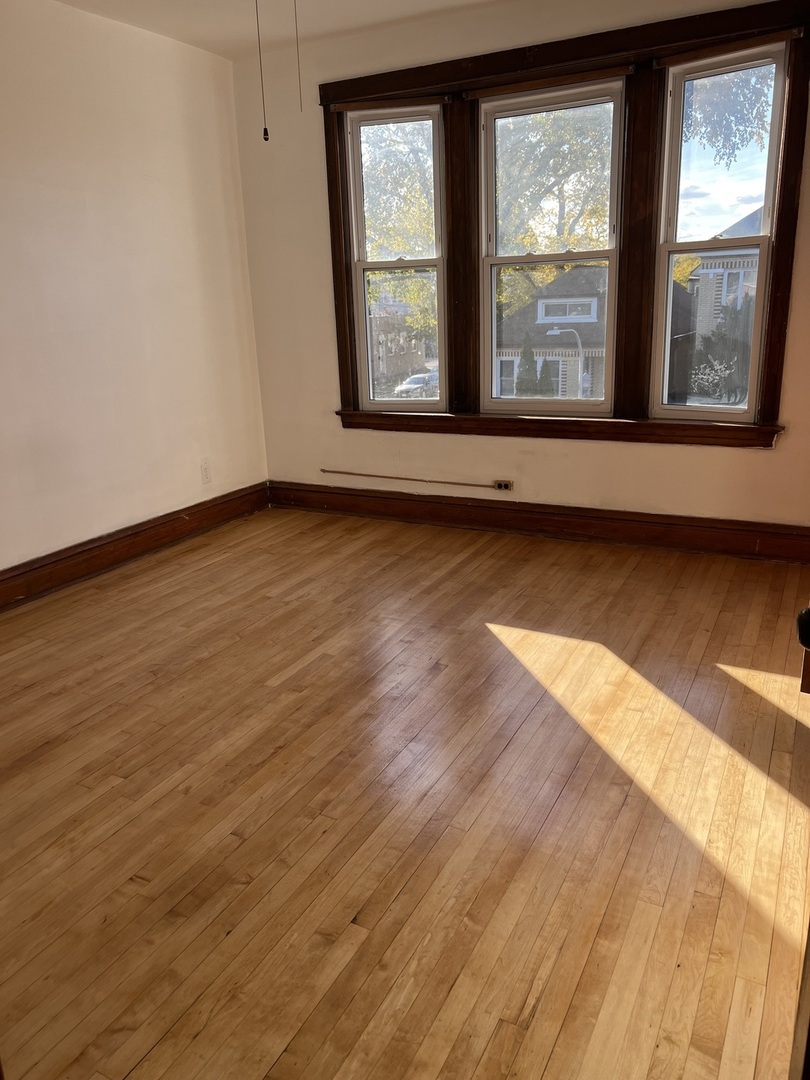 4555 S Francisco Avenue, Chicago, IL 60632