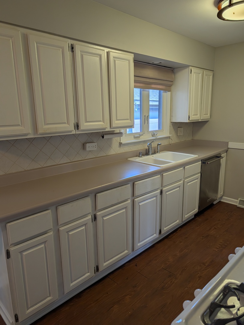 342 Sunrise Avenue, Willowbrook, IL 60527