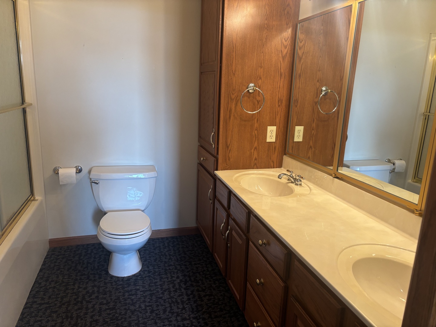 320 N Main Street, Roanoke, IL 61561