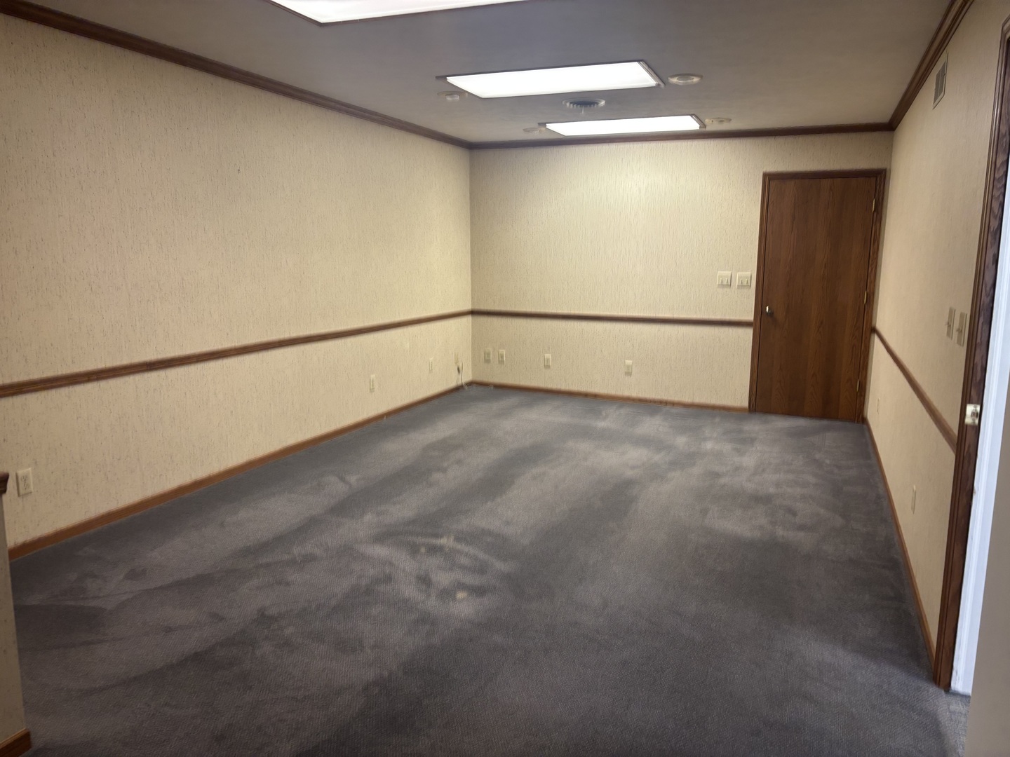 320 N Main Street, Roanoke, IL 61561