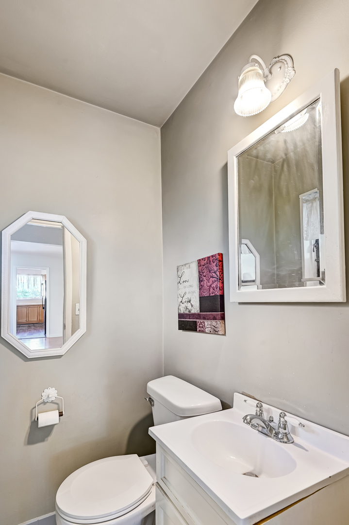 2316 Boeger Avenue, Westchester, IL 60154