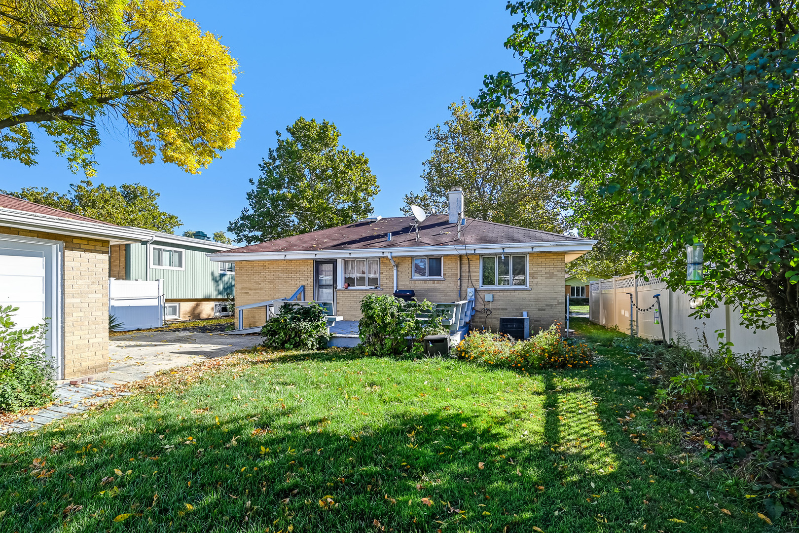 2316 Boeger Avenue, Westchester, IL 60154