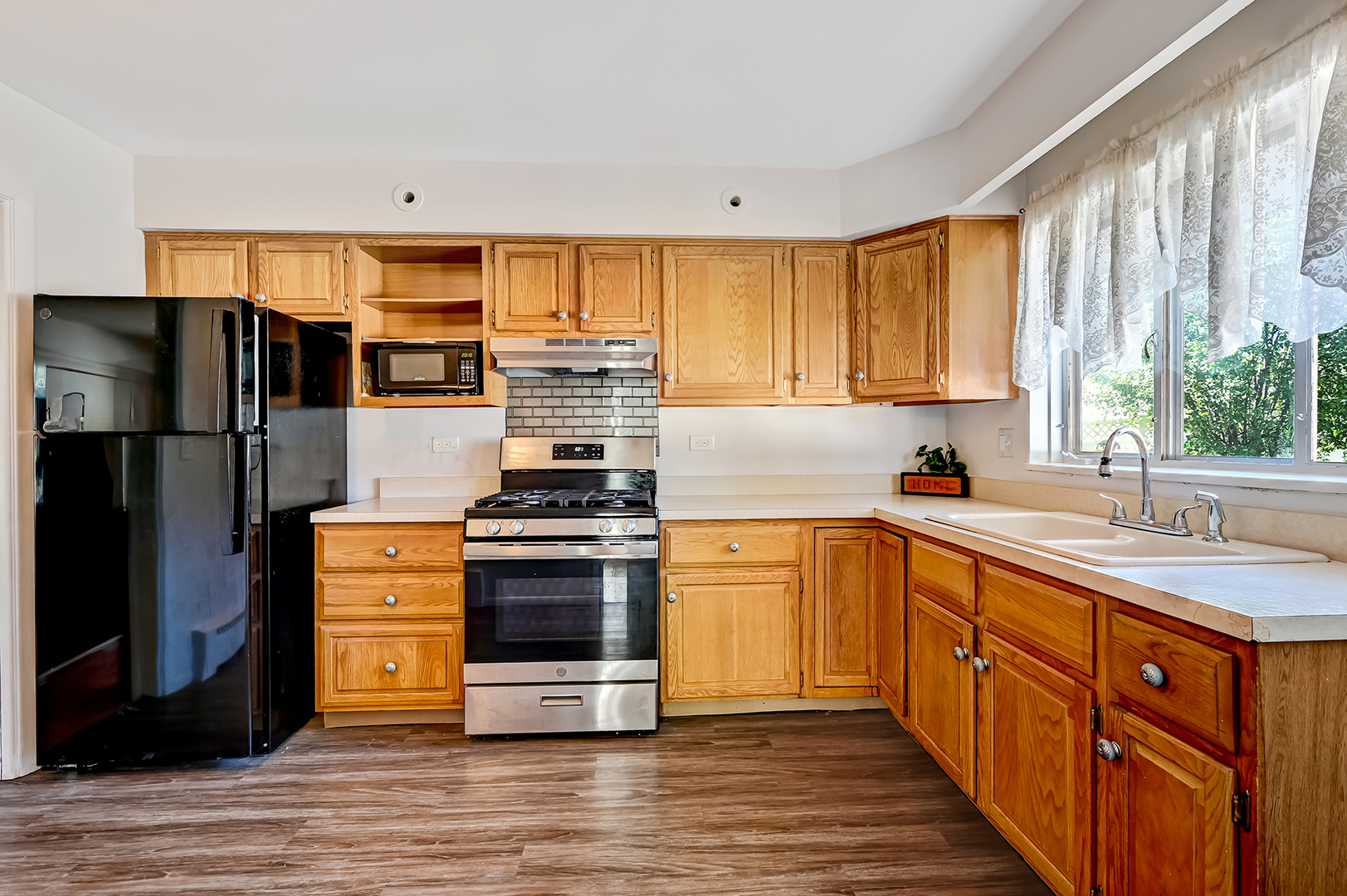 2316 Boeger Avenue, Westchester, IL 60154