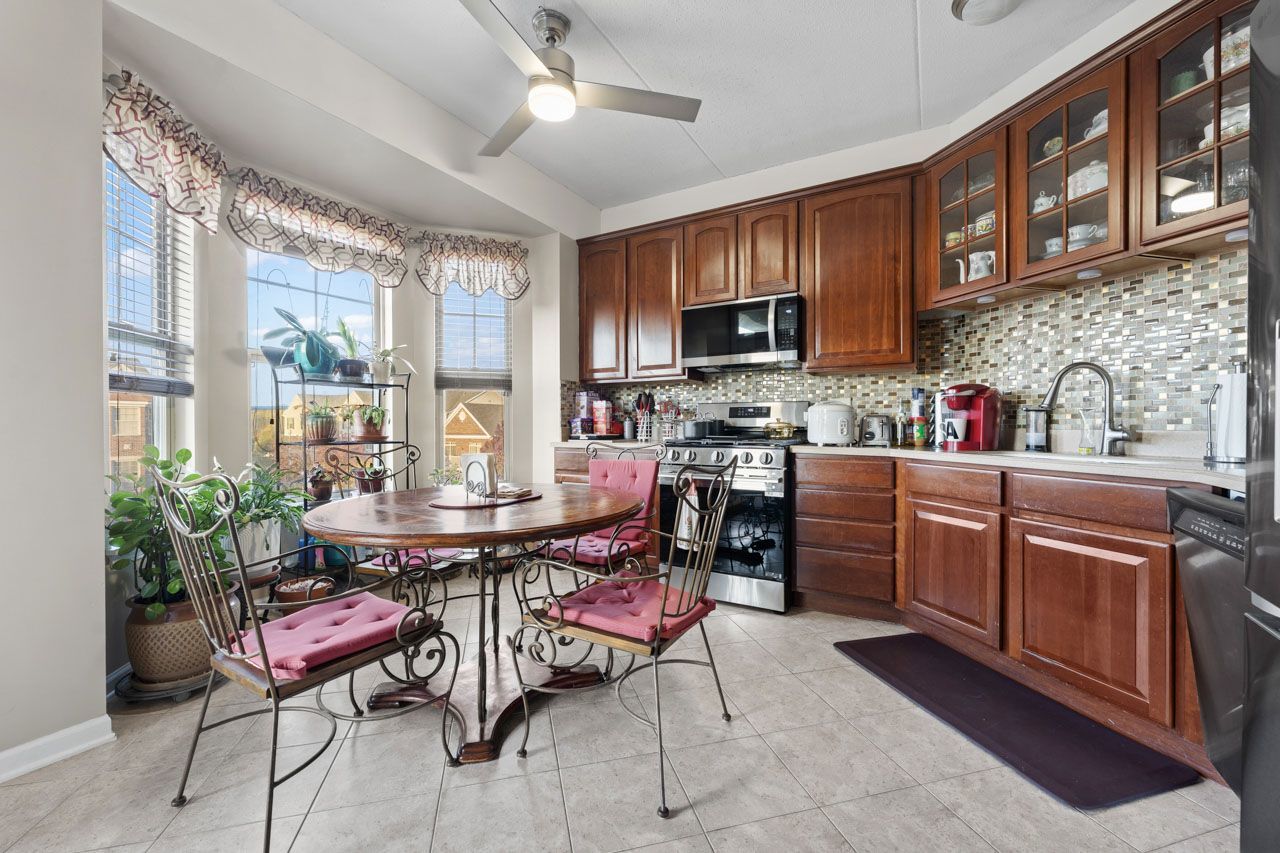 511 Prestwick Lane #302, Wheeling, IL 60090