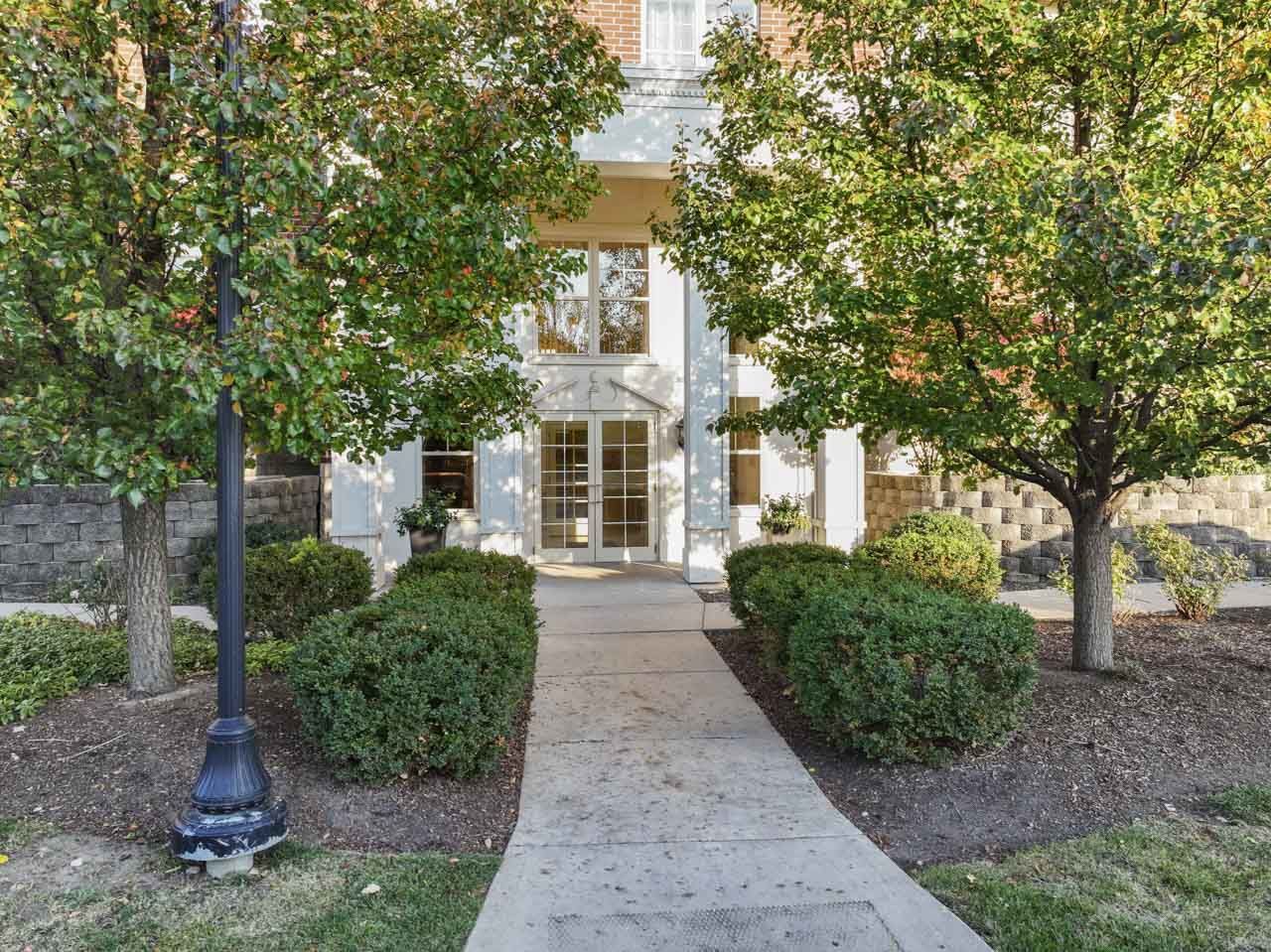 511 Prestwick Lane #302, Wheeling, IL 60090