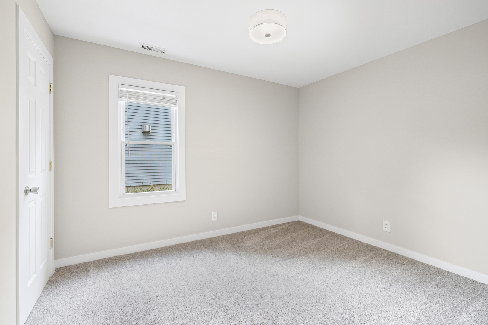 17914 W Twin Lakes Boulevard, Grayslake, IL 60030