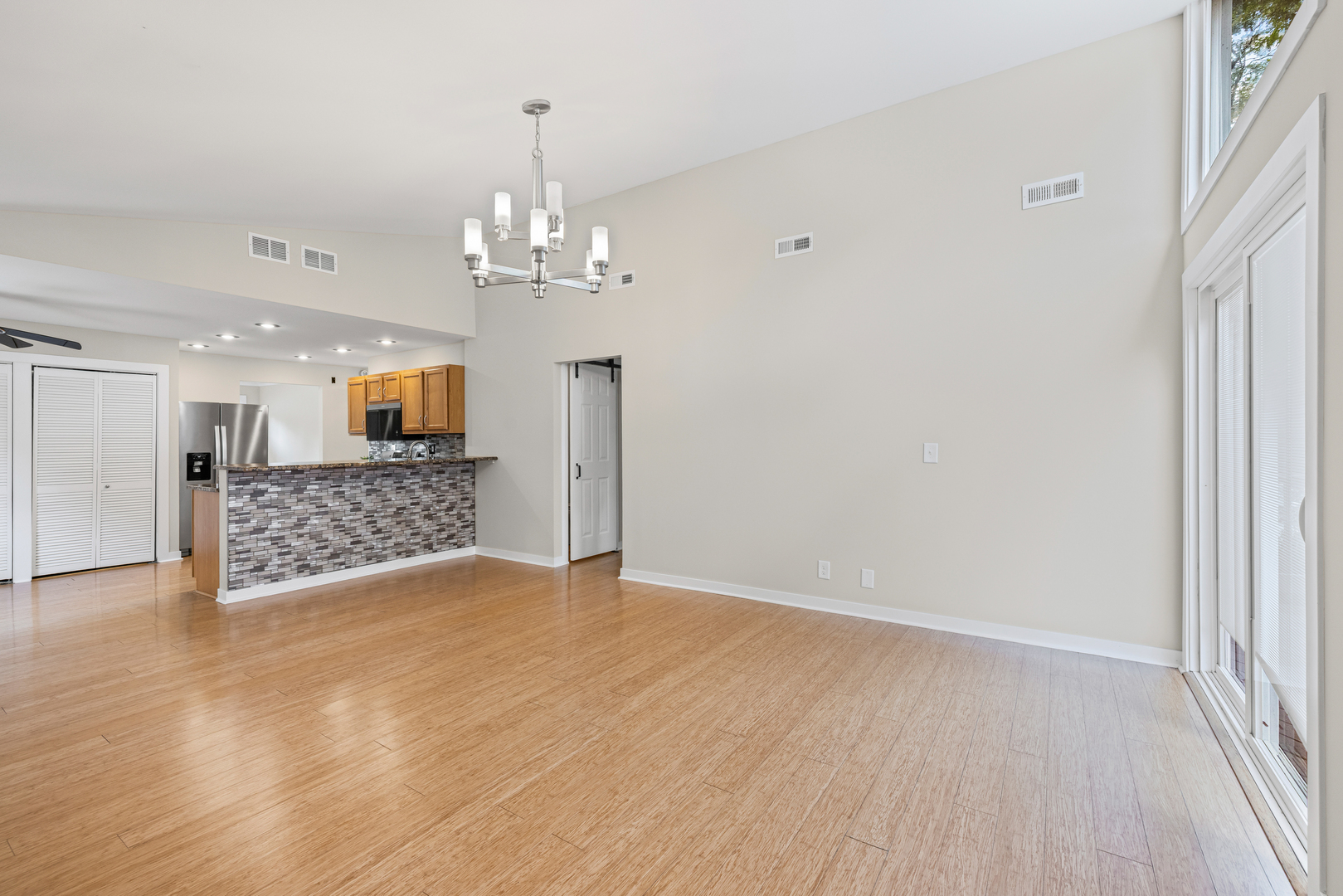 17914 W Twin Lakes Boulevard, Grayslake, IL 60030