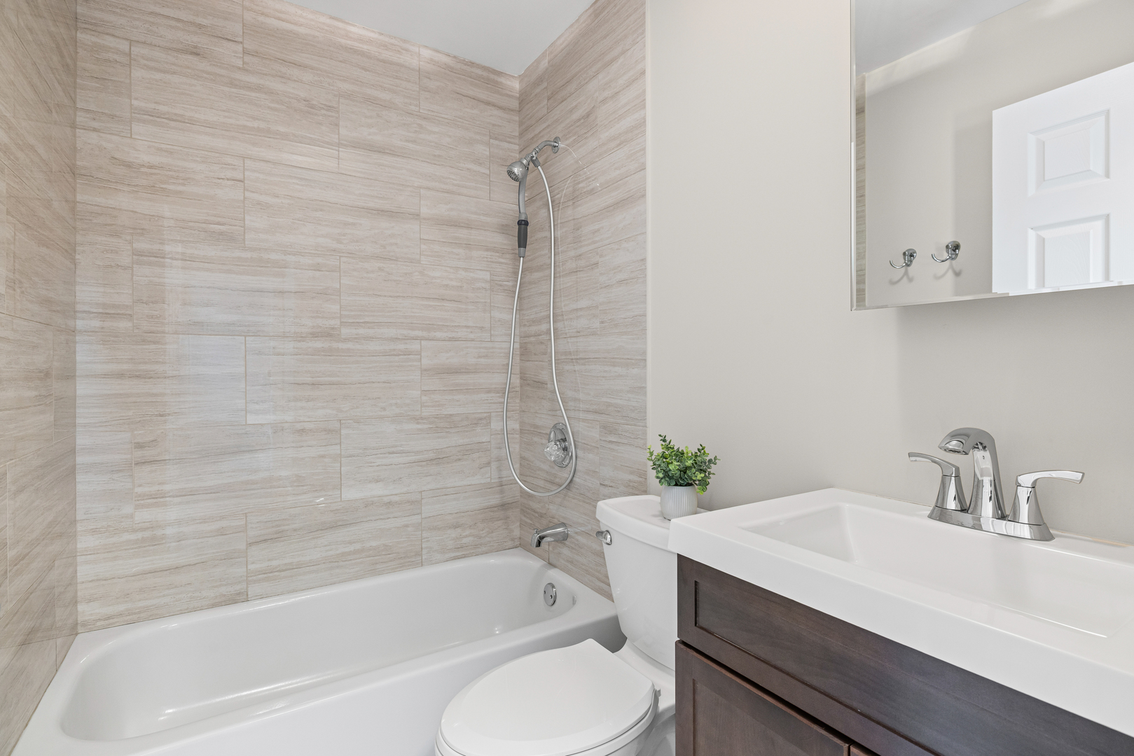 17914 W Twin Lakes Boulevard, Grayslake, IL 60030