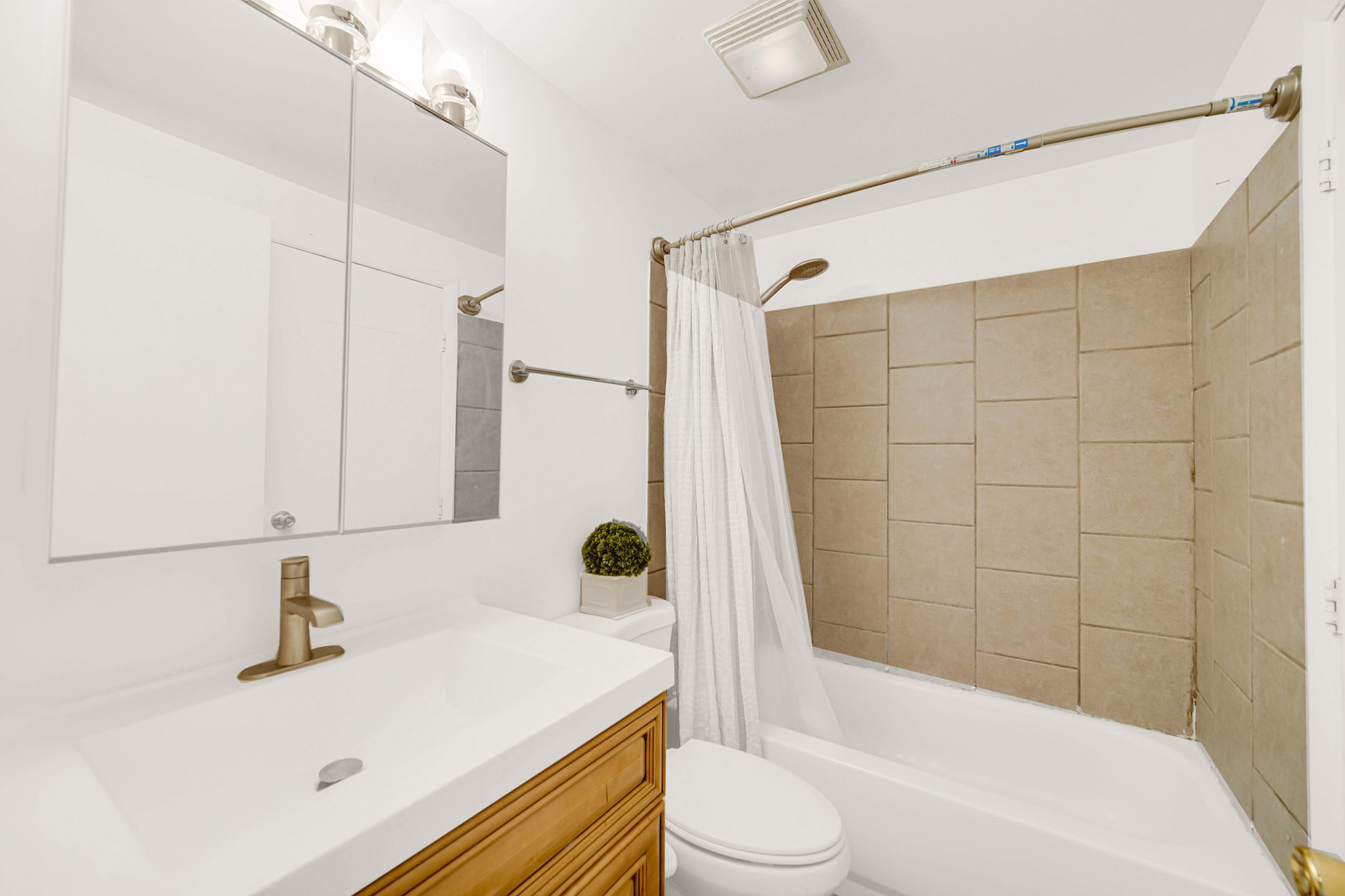 5763 Edison Circle, Hanover Park, IL 60133