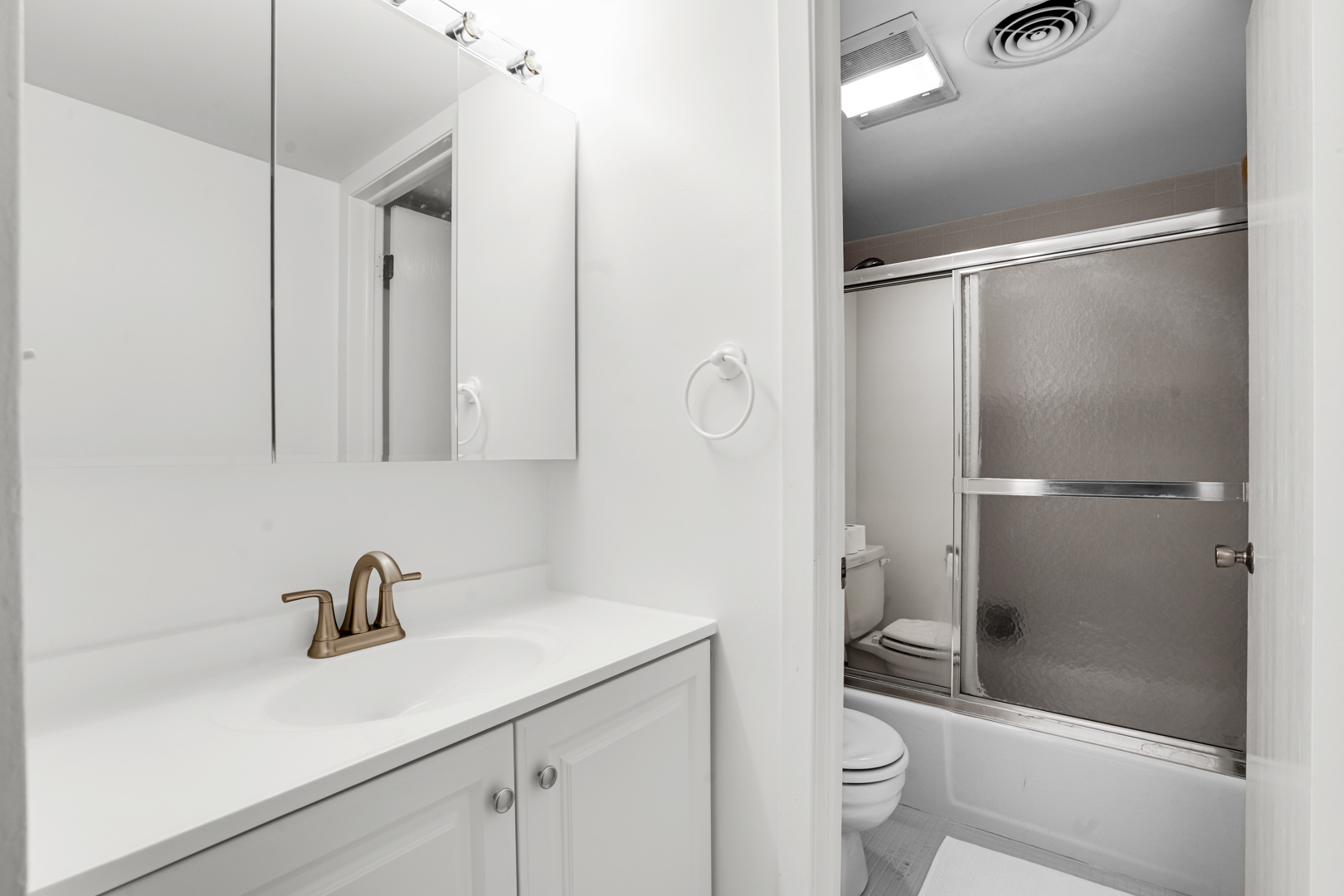 150 E Fountainview Lane #3B, Lombard, IL 60148