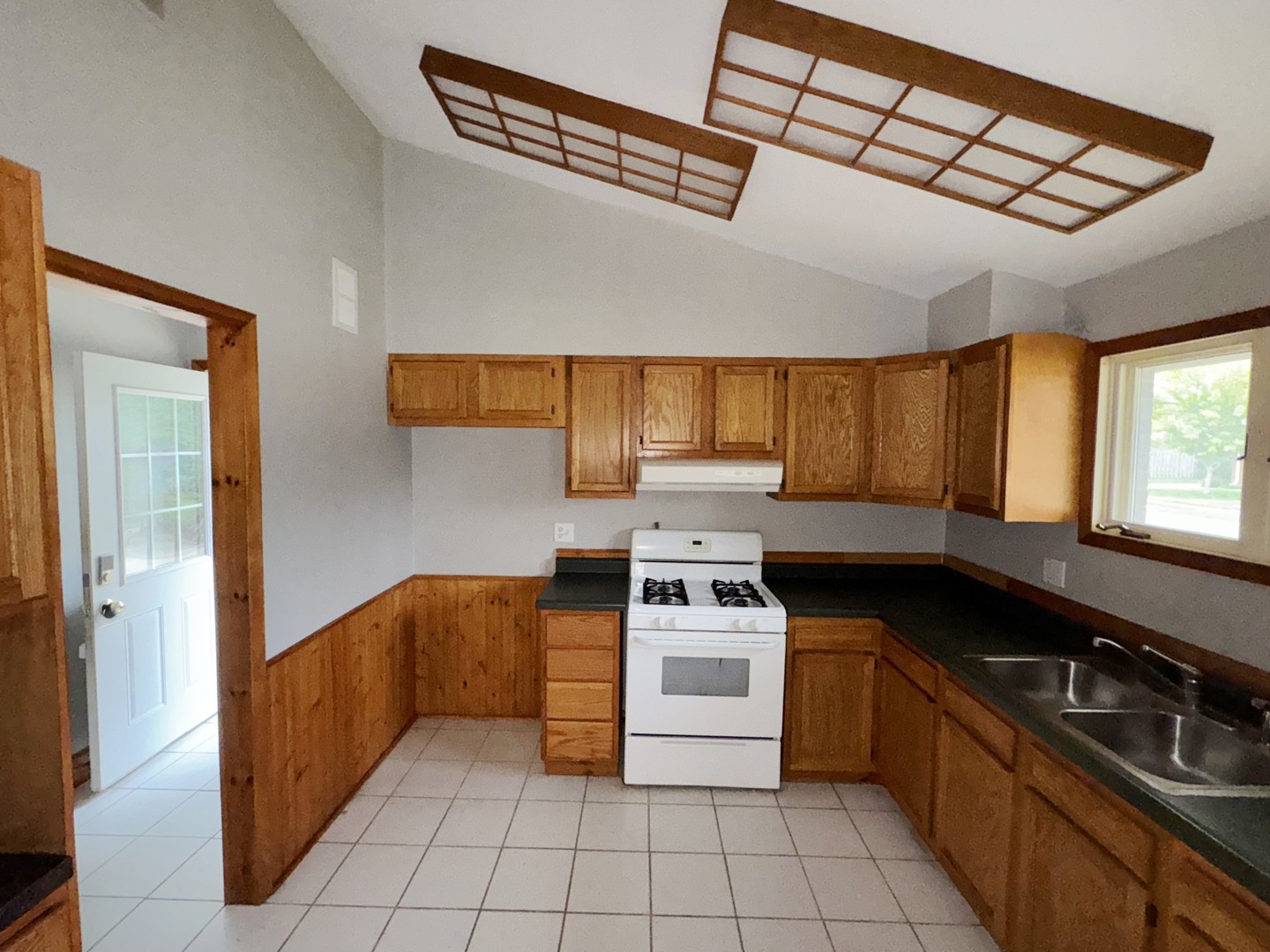 1612 Golfview Road, Rantoul, IL 61866