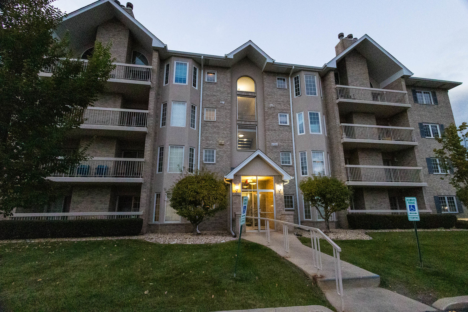 7755 BRISTOL PARK Drive #1NE, Tinley Park, IL 60477