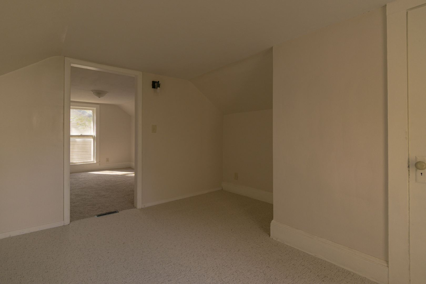 614 N 1st Street, Rockford, IL 61107