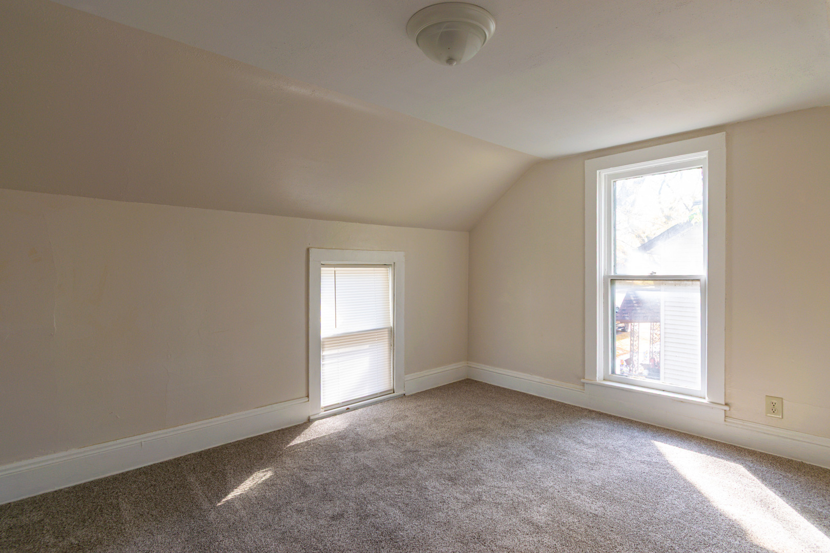 614 N 1st Street, Rockford, IL 61107