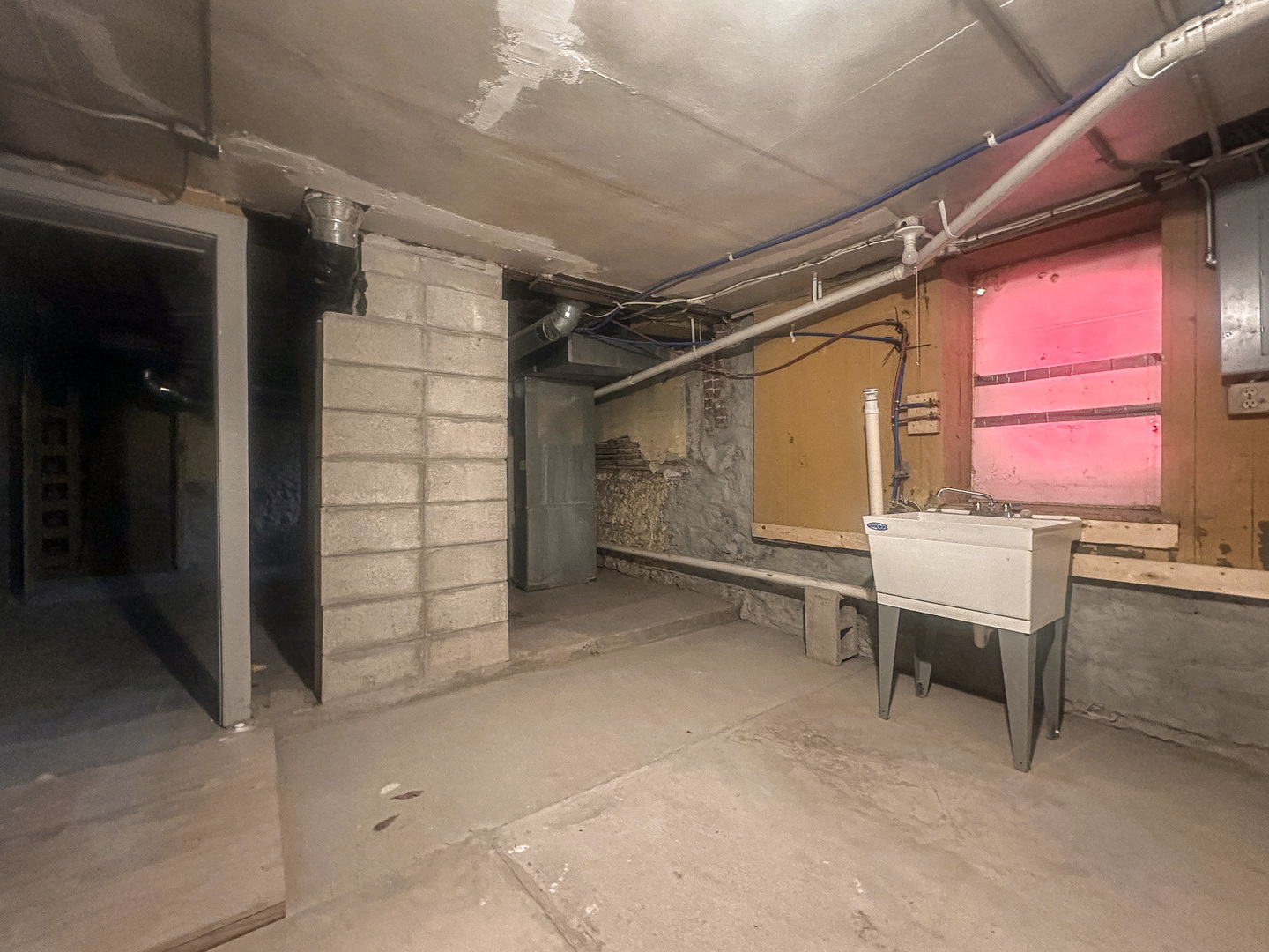 614 N 1st Street, Rockford, IL 61107