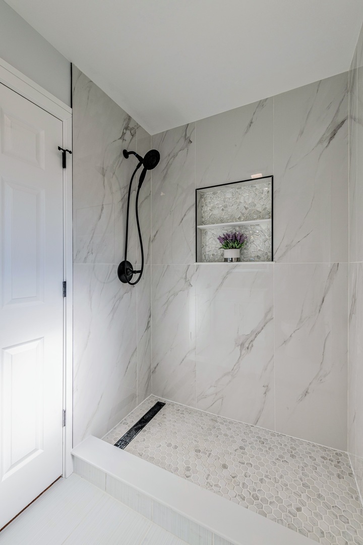 380 Ventura Club Drive, Roselle, IL 60172