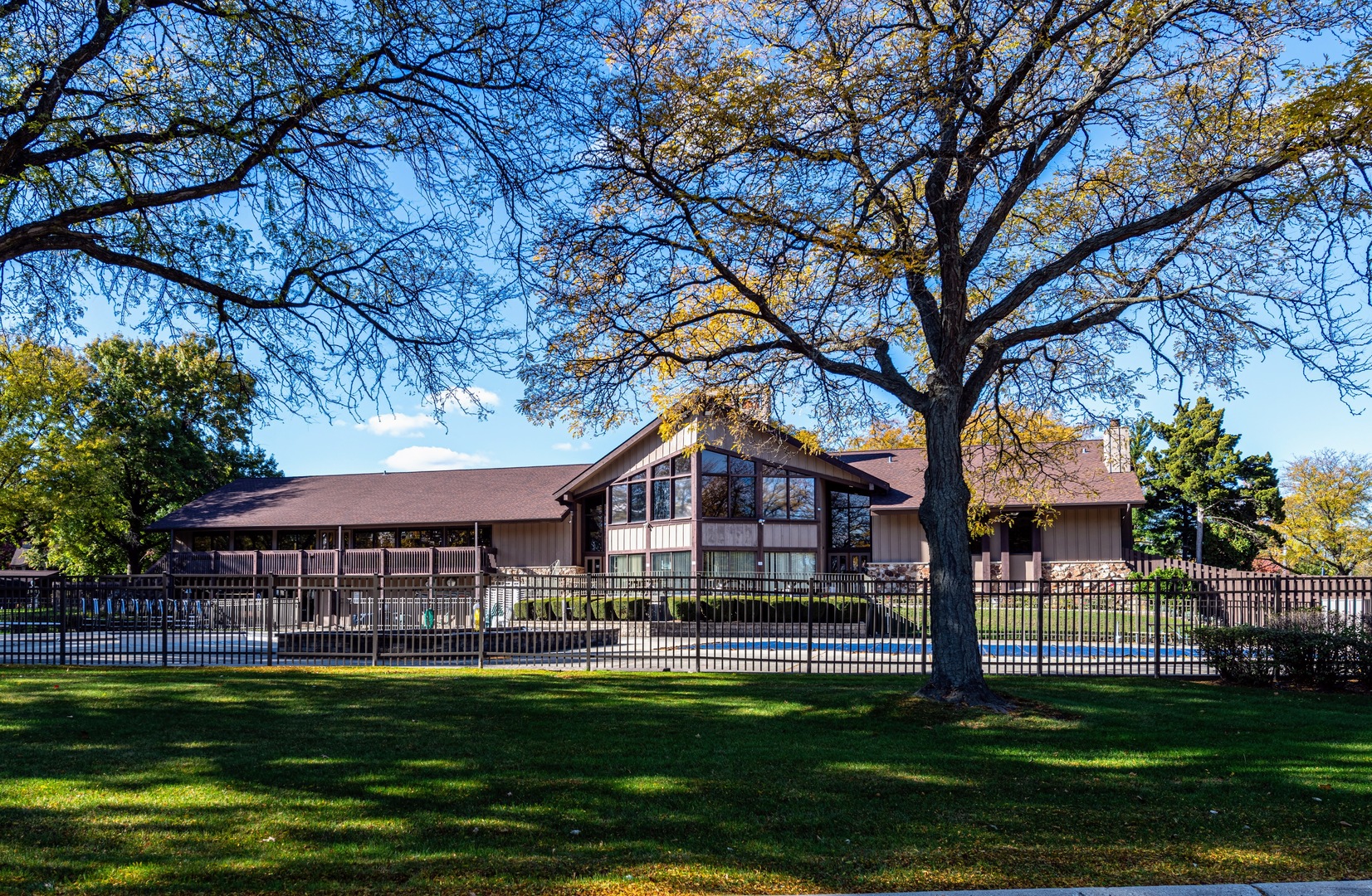 380 Ventura Club Drive, Roselle, IL 60172