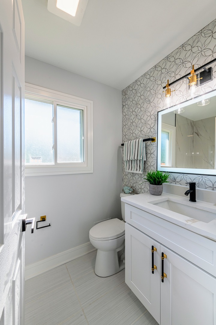 380 Ventura Club Drive, Roselle, IL 60172