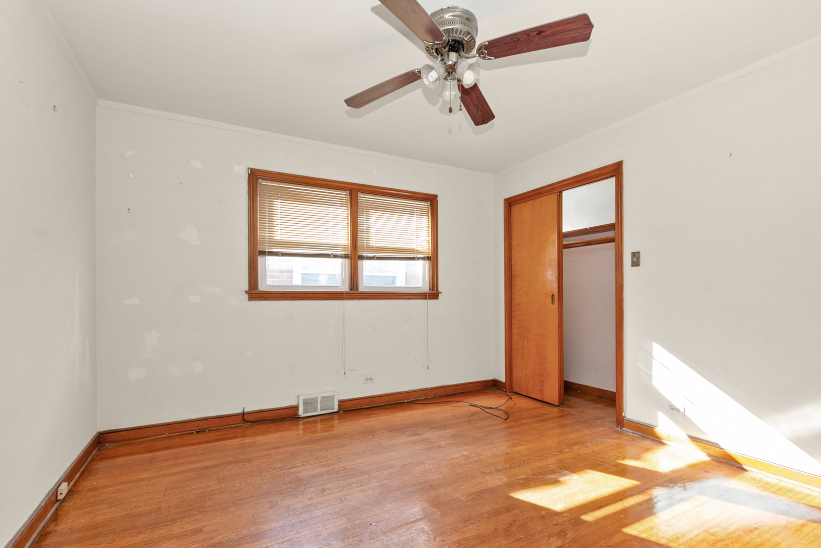 8834 S Oglesby Avenue, Chicago, IL 60617