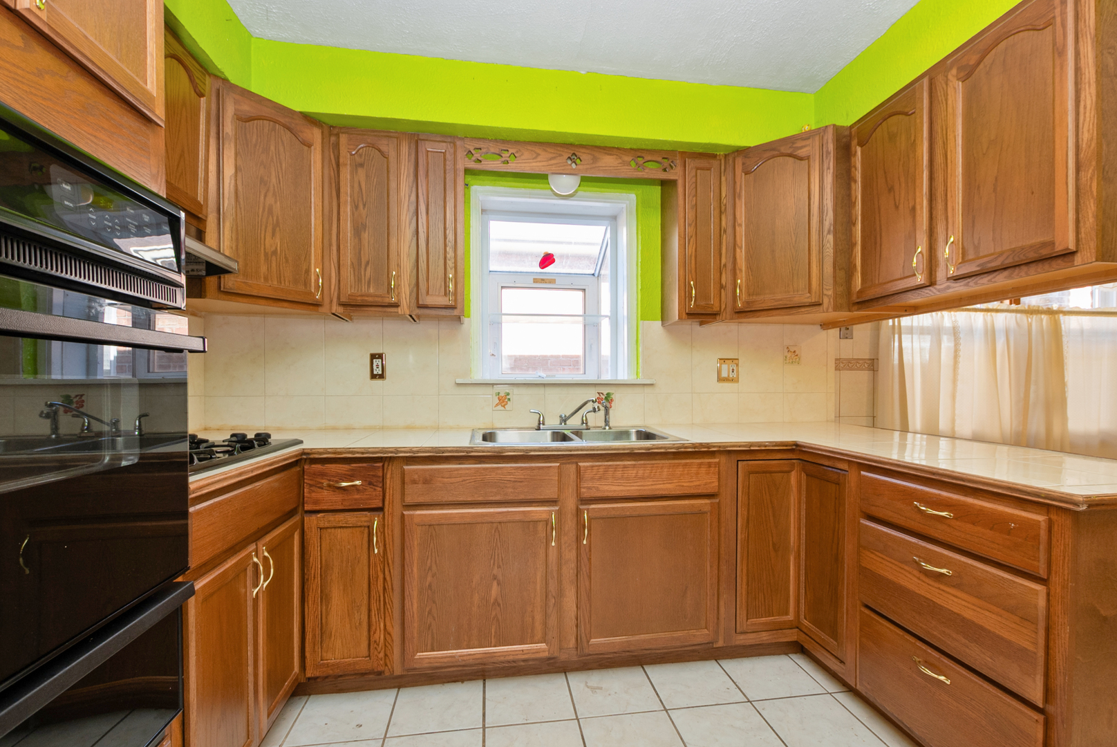 8834 S Oglesby Avenue, Chicago, IL 60617