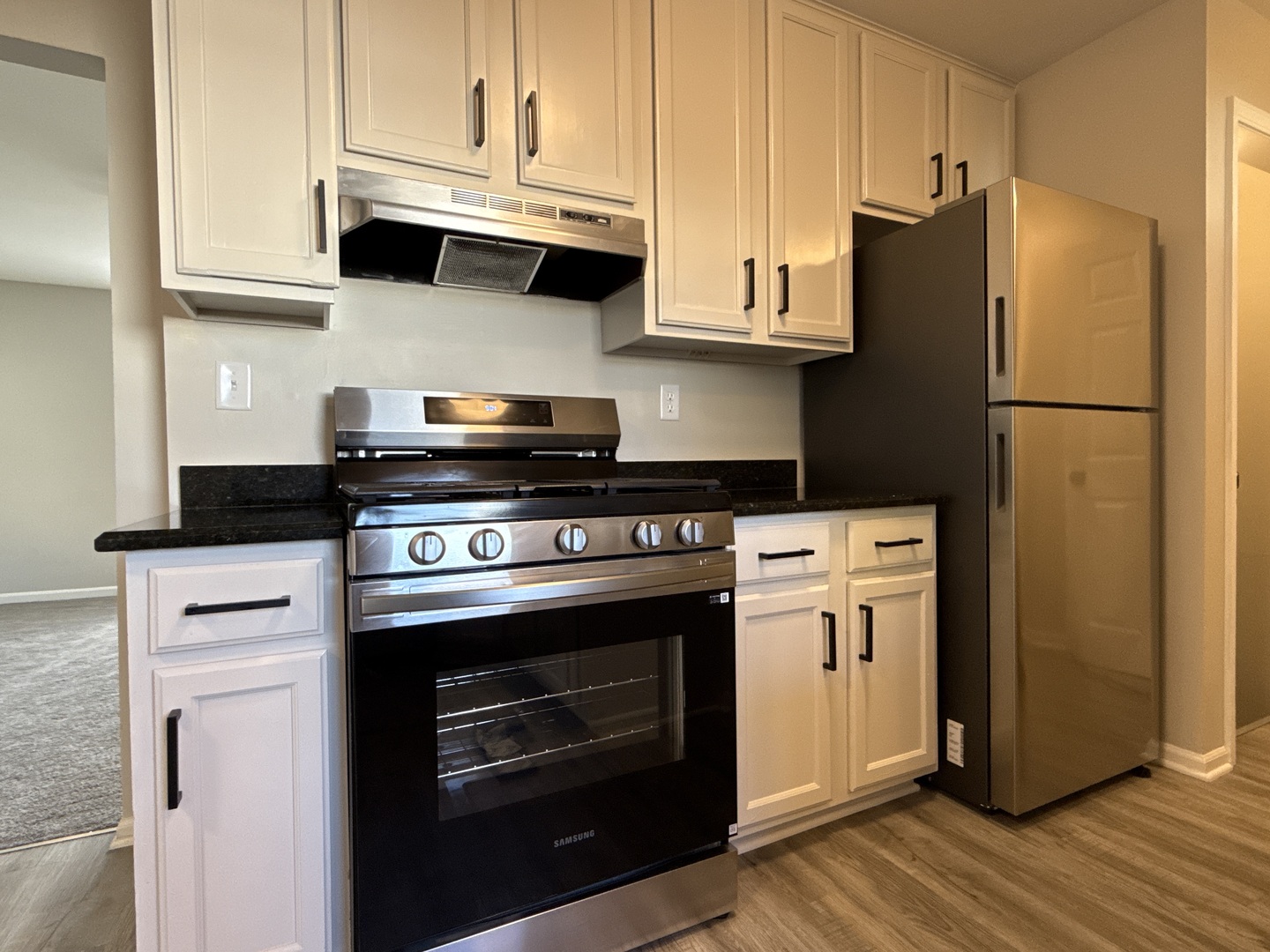 685 OLD INDIAN TRAIL Road, Aurora, IL 60506