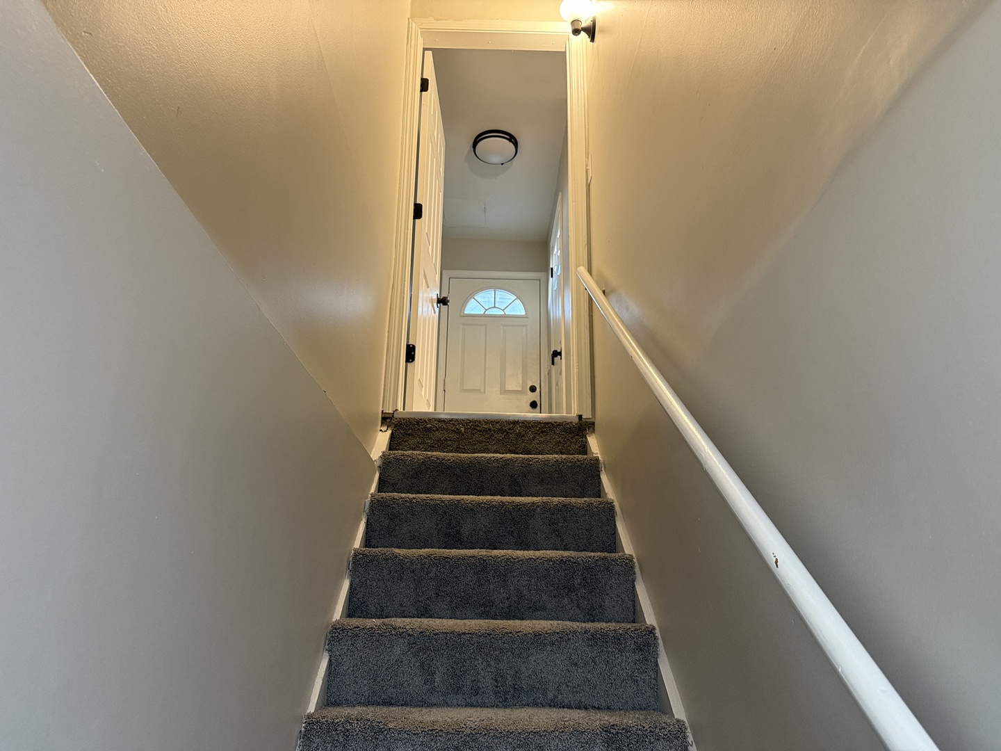 685 OLD INDIAN TRAIL Road, Aurora, IL 60506