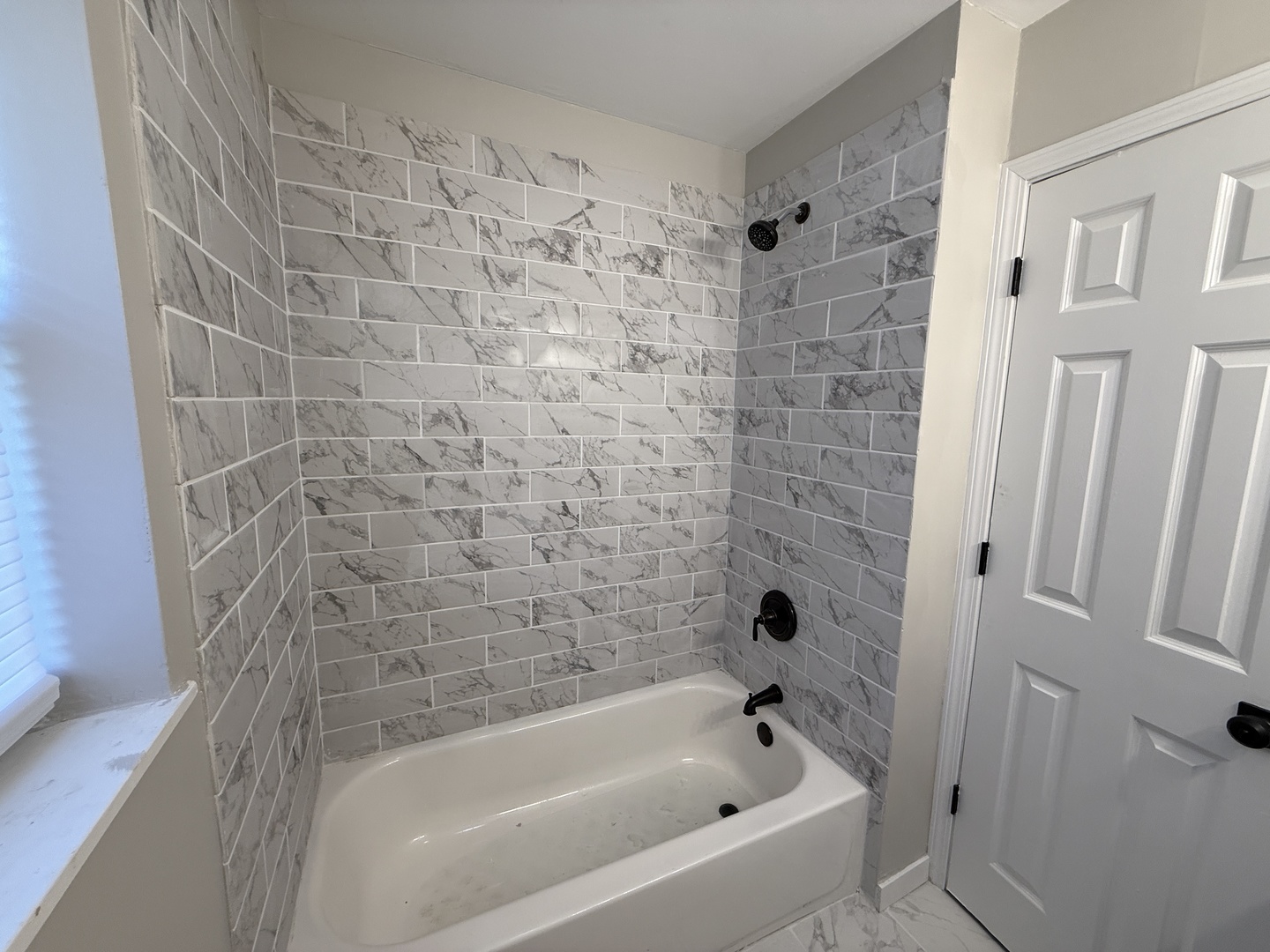 685 OLD INDIAN TRAIL Road, Aurora, IL 60506