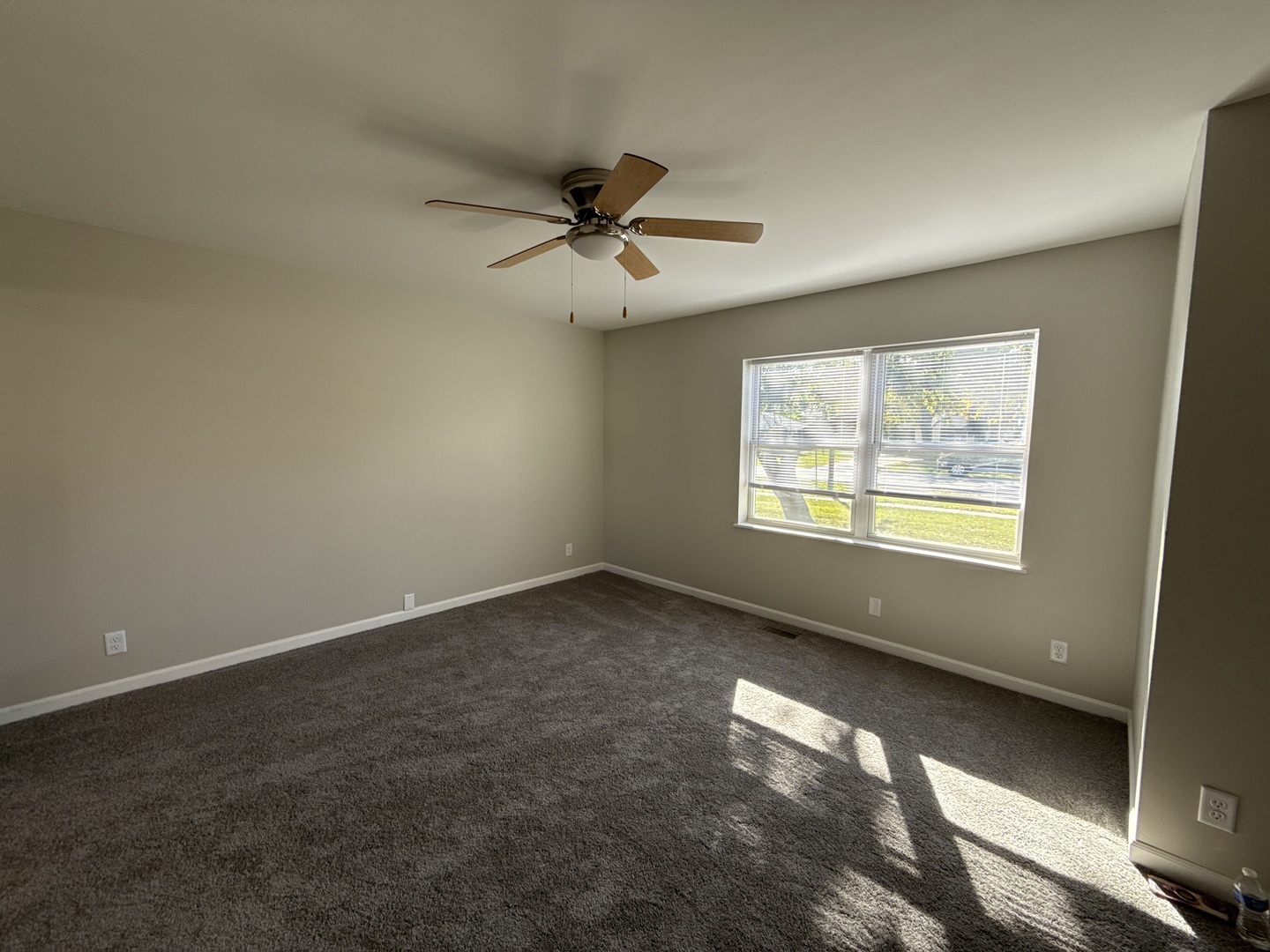 685 OLD INDIAN TRAIL Road, Aurora, IL 60506