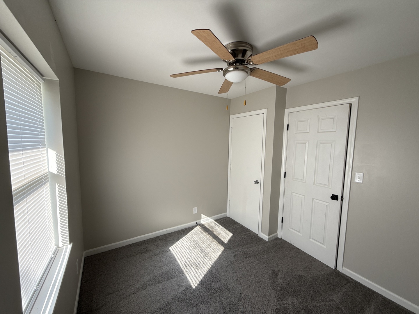 685 OLD INDIAN TRAIL Road, Aurora, IL 60506