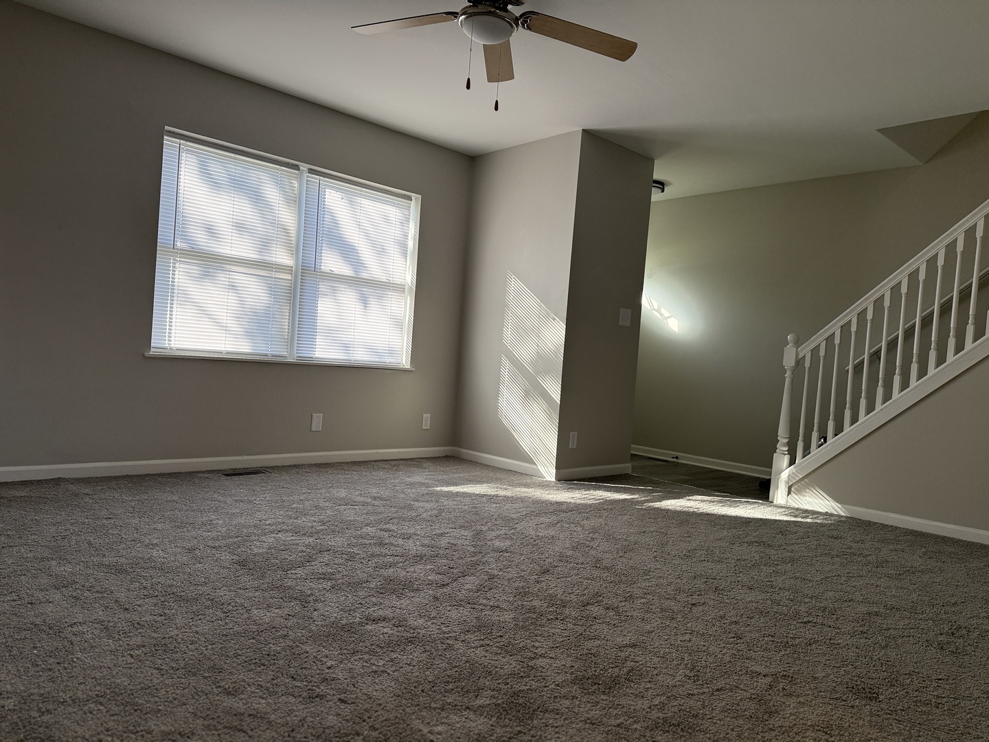 685 OLD INDIAN TRAIL Road, Aurora, IL 60506