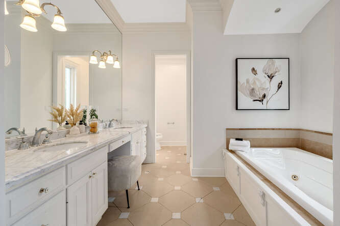 11361 W Plainfield Road, Indian Head Park, IL 60525