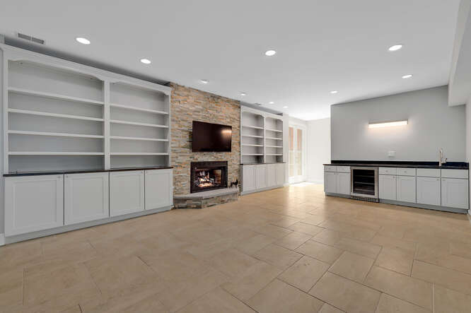 11361 W Plainfield Road, Indian Head Park, IL 60525