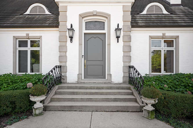 11361 W Plainfield Road, Indian Head Park, IL 60525