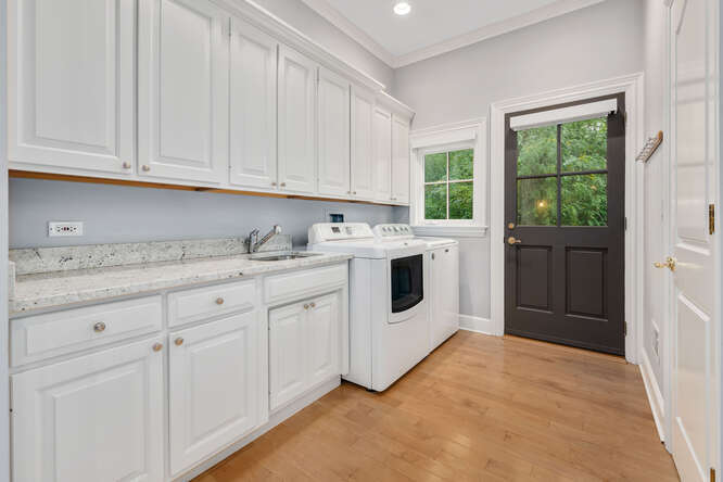 11361 W Plainfield Road, Indian Head Park, IL 60525