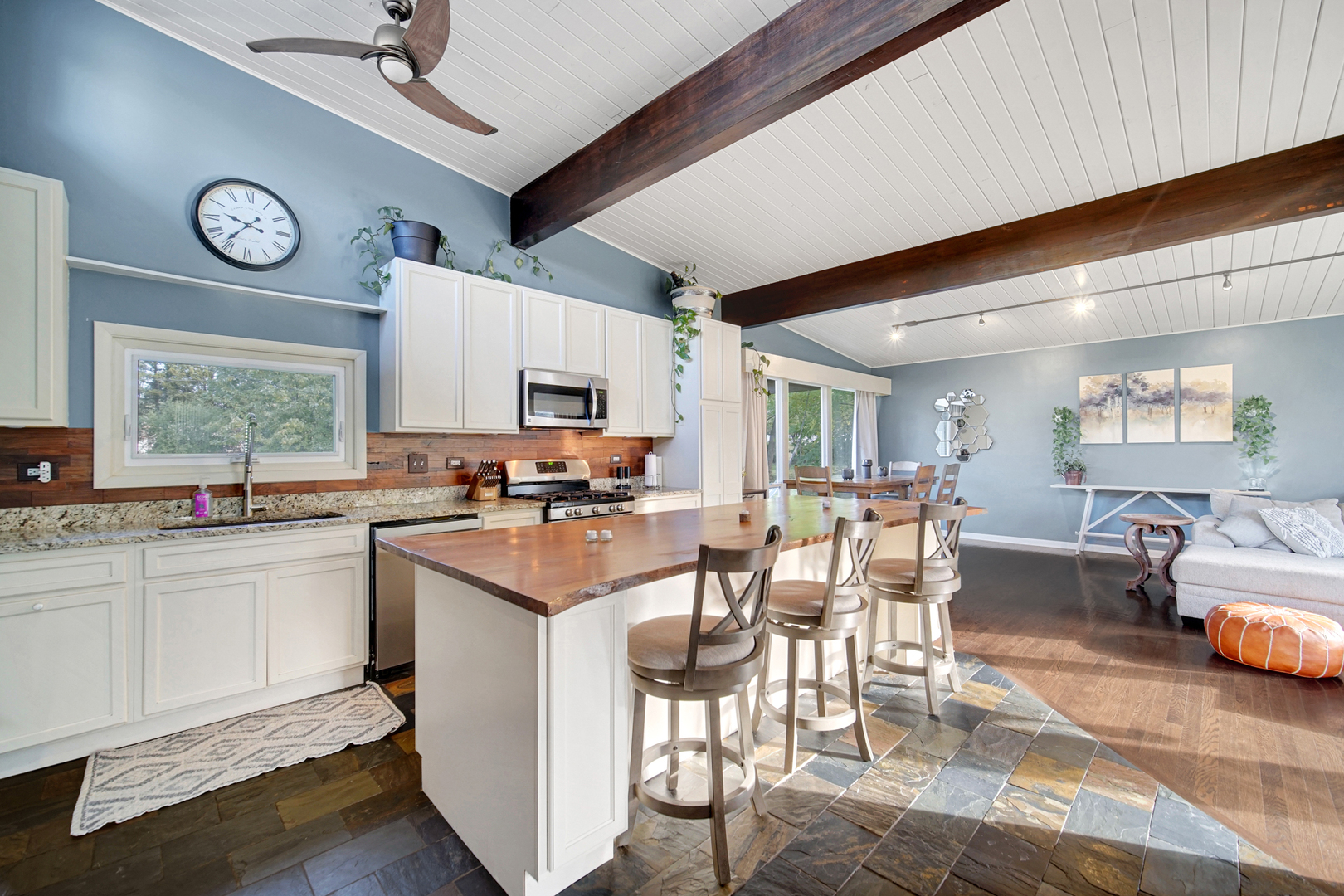 19W034 18th Place, Lombard, IL 60148