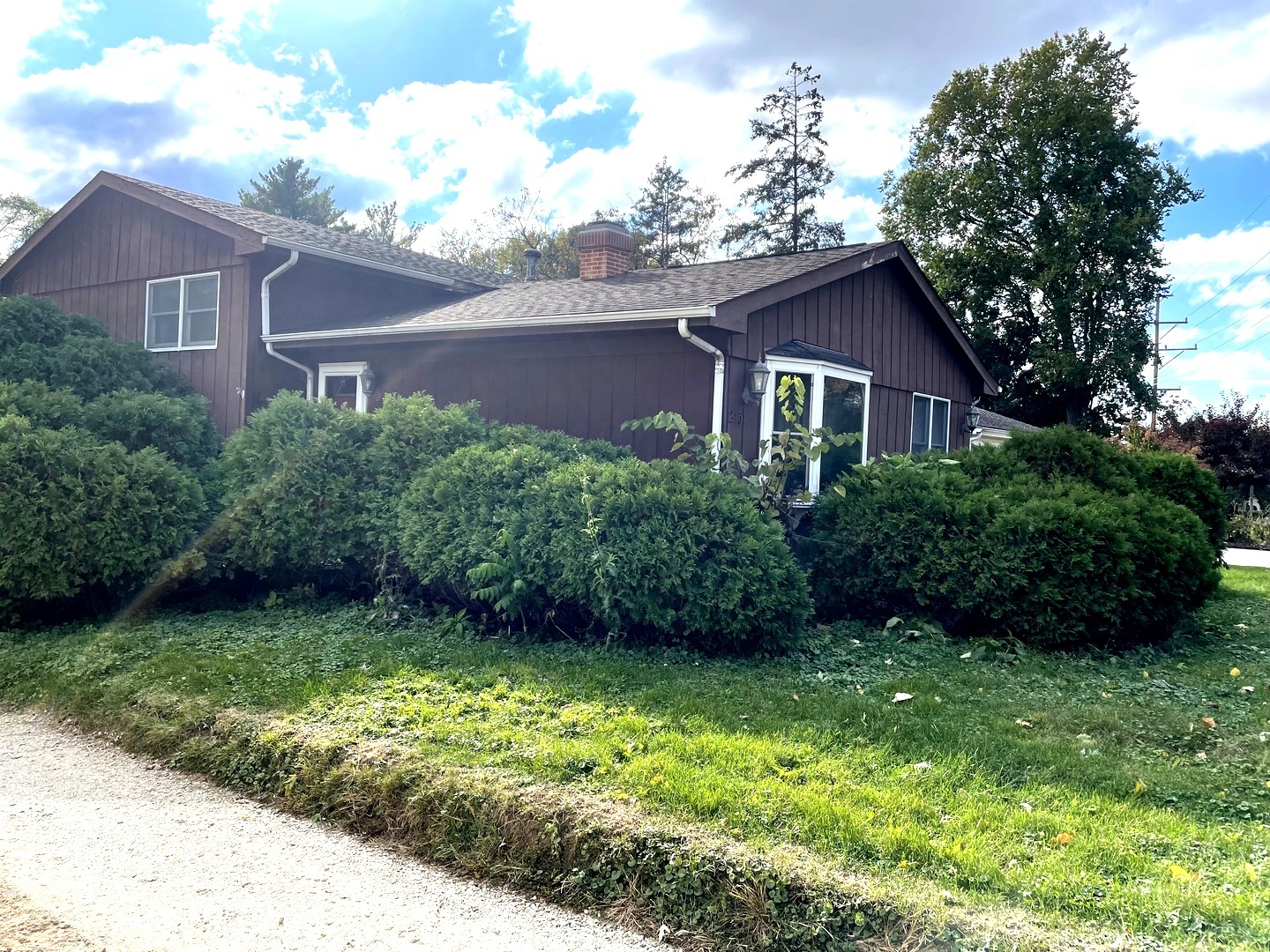 215 W Naperville Road, Westmont, IL 60559