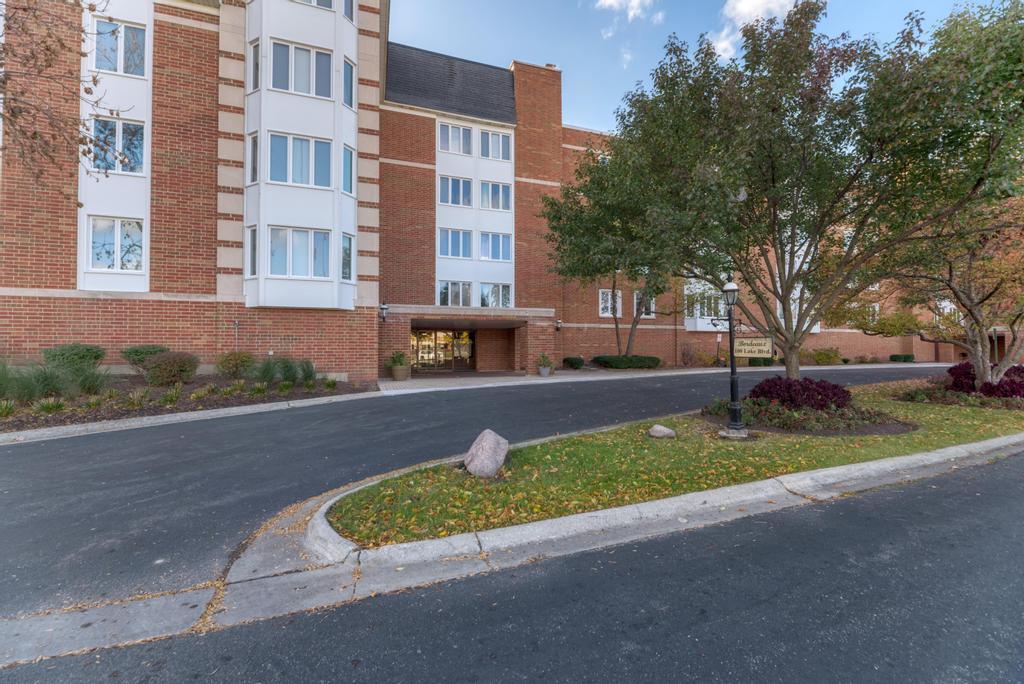 100 Lake Boulevard #603, Buffalo Grove, IL 60089