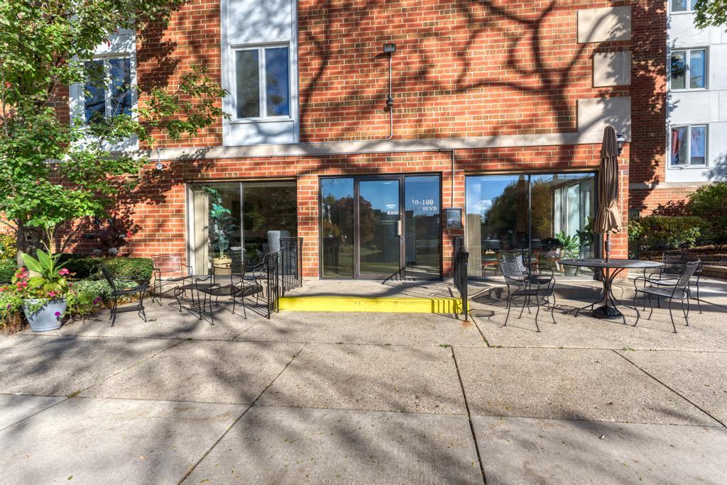 100 Lake Boulevard #603, Buffalo Grove, IL 60089