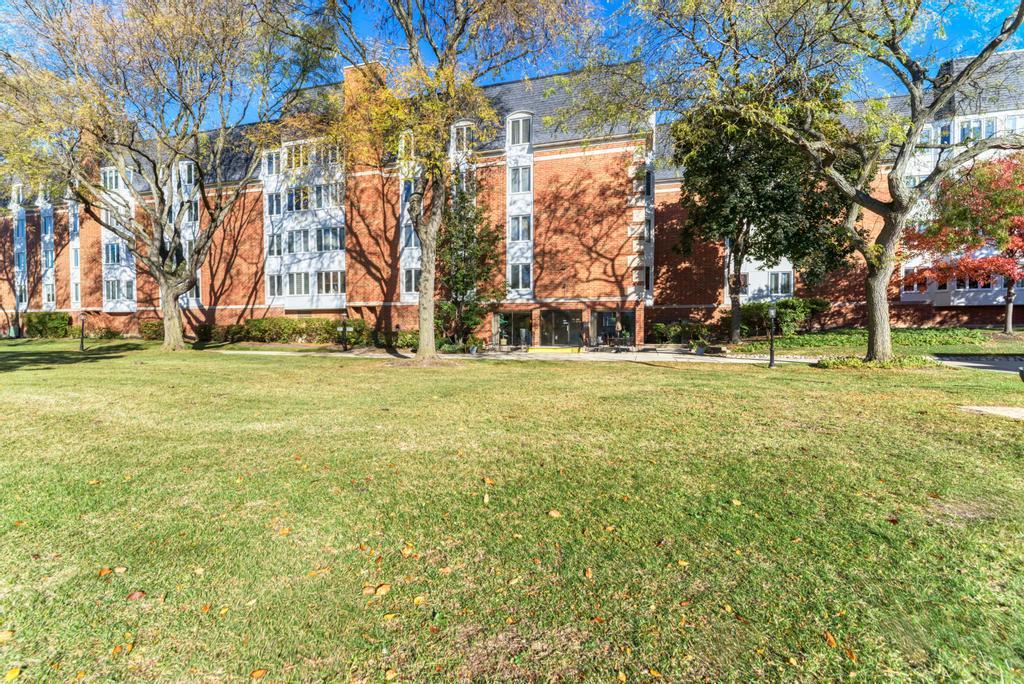 100 Lake Boulevard #603, Buffalo Grove, IL 60089