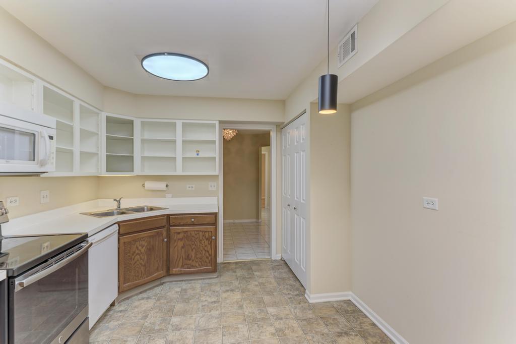 100 Lake Boulevard #603, Buffalo Grove, IL 60089