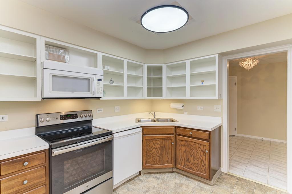 100 Lake Boulevard #603, Buffalo Grove, IL 60089